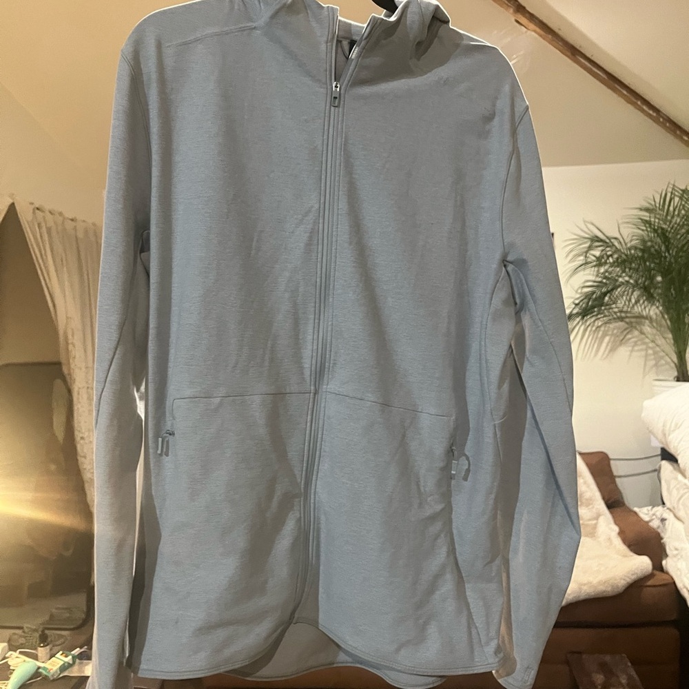 Lululemon Athletica Light grey sweatshirt with hood